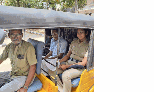 திங்கள்சந்தை பஸ் நிலையத்தில் பிச்சை எடுத்த ஓய்வுபெற்ற போலீஸ் ஏட்டு மீட்பு காப்பகத்தில் ஒப்படைக்கப்பட்டார் திங்கள்சந்தை பஸ் நிலையத்தில் பிச்சை எடுத்த ஓய்வுபெற்ற போலீஸ் ஏட்டு மீட்பு காப்பகத்தில் ஒப்படைக்கப்பட்டார்