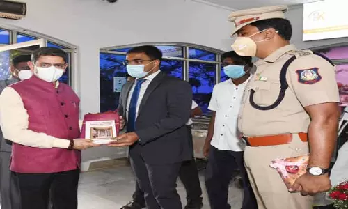 தமிழக கவர்னருக்கு வரவேற்பு