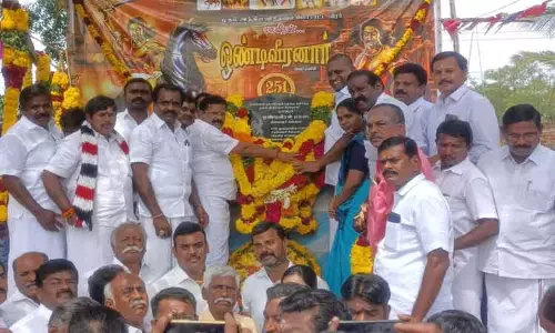 ஒண்டிவீரன் நினைவிடத்தில் அரசியல் கட்சியினர் மரியாதை