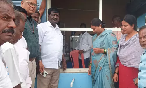 மாரிக்குப்பம் ரிவீட்டர்ஸ் லைன் பகுதியில் பொதுமக்களிடம் குறைகேட்ட ரூபா கலா சசிதர் எம்.எல்.ஏ. மாரிக்குப்பம் ரிவீட்டர்ஸ் லைன் பகுதியில் பொதுமக்களிடம் குறைகேட்ட ரூபா கலா சசிதர் எம்.எல்.ஏ.