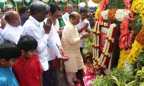 கார் மீது முட்டை வீச்சு சம்பவம் எதிரொலி: சித்தராமையாவுக்கு கூடுதல் பாதுகாப்பு - முதல்-மந்திரி பசவராஜ் பொம்மை பேட்டி