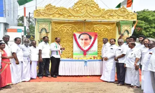 ராஜீவ்காந்தி உருவப்படத்திற்கு காங்கிரசார் மாலை அணிவிப்பு