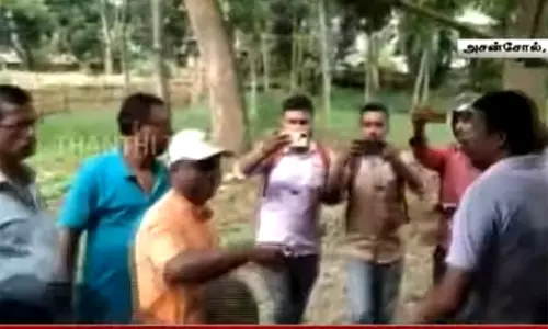 மேற்கு வங்காளம் இடைத்தேர்தலில் பரபரப்பு - பாஜக, திரிணாமூல் காங்கிரஸ் கட்சியினர் மோதல் மேற்கு வங்காளம் இடைத்தேர்தலில் பரபரப்பு - பாஜக, திரிணாமூல் காங்கிரஸ் கட்சியினர் மோதல்