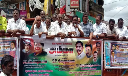 தொழில்வரி பிடித்தம் செய்வதை நிரந்தரமாக ரத்து செய்யக்கோரி  வால்பாறையில் கண்டன ஆர்ப்பாட்டம்-அமுல் கந்தசாமி எம்.எல்.ஏ. தலைமையில் நடந்தது