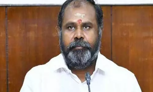 ஓ.பன்னீர்செல்வம் பதவிக்காக மவுன யுத்தம் தொடங்கினார்- ஆர்.பி.உதயகுமார்