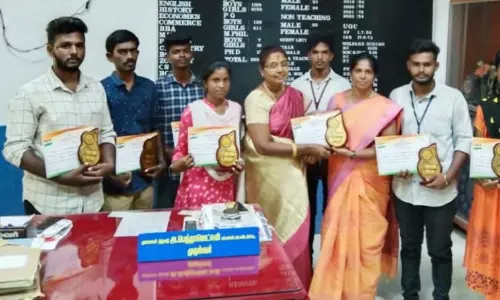 விருது பெற்ற மாணவ-மாணவிகளுக்கு பாராட்டு விருது பெற்ற மாணவ-மாணவிகளுக்கு பாராட்டு
