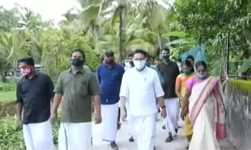 கேரள முன்னாள் மந்திரிக்கு எதிரான கண்டனம் - வழக்குப்பதிவு செய்வது குறித்து டெல்லி போலீஸ் ஆலோசனை கேரள முன்னாள் மந்திரிக்கு எதிரான கண்டனம் - வழக்குப்பதிவு செய்வது குறித்து டெல்லி போலீஸ் ஆலோசனை