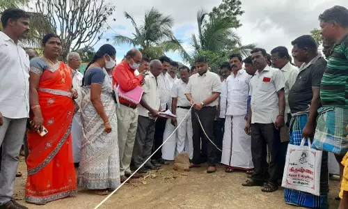 மொரப்பூர்-தர்மபுரி ரெயில் திட்ட அளவீடு பணியை செந்தில்குமார் எம்.பி. ஆய்வு