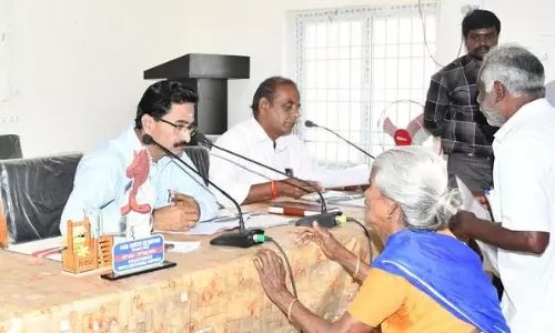 பொதுமக்கள் குறைதீர்க்கும் கூட்டம் பொதுமக்கள் குறைதீர்க்கும் கூட்டம்