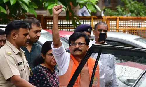 பத்ரா சால் முறைகேடு வழக்கு: சஞ்சய் ராவத்தின் நீதிமன்ற காவல் 5-ந் தேதி வரை நீட்டிப்பு பத்ரா சால் முறைகேடு வழக்கு: சஞ்சய் ராவத்தின் நீதிமன்ற காவல் 5-ந் தேதி வரை நீட்டிப்பு