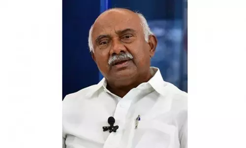 சித்தராமையா கார் மீது முட்டை வீச்சு: அரசியல் வாழ்க்கையில் இதெல்லாம் சகஜம் தான் - பா.ஜனதா எம்.எல்.சி. சொல்கிறார்