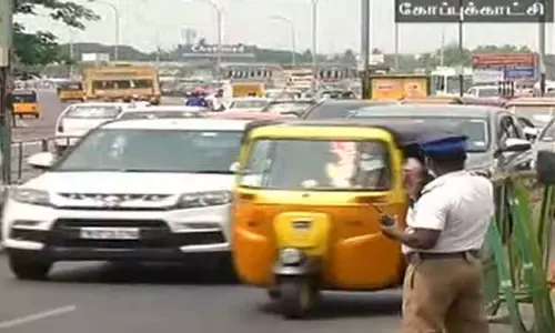 போக்குவரத்து சேவைகளுக்கான கட்டணங்களை உயர்த்த தமிழக அரசு முடிவு