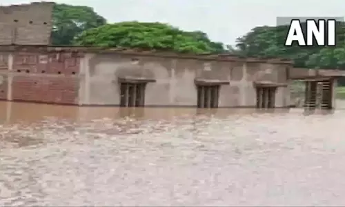 ஒடிசாவில் வெள்ளப்பெருக்கால் ஆயிரக்கணக்கான மக்கள் பாதிப்பு ஒடிசாவில் வெள்ளப்பெருக்கால் ஆயிரக்கணக்கான மக்கள் பாதிப்பு