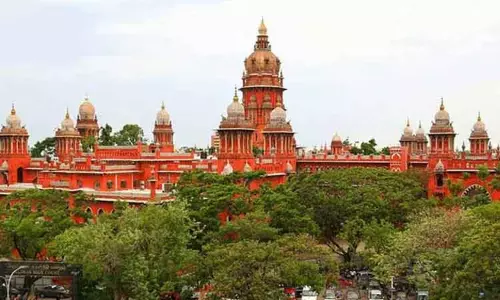 4 மாதங்களில் ஆர்டர்லி முறையை முற்றிலும் ஒழிக்க வேண்டும்- சென்னை ஐகோர்ட்டு உத்தரவு