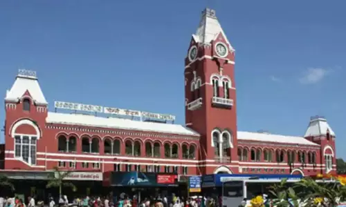 சென்னை சென்டிரல் ரெயில் நிலையத்தில் 15 கிலோ புகையிலை பொருட்கள் பறிமுதல்