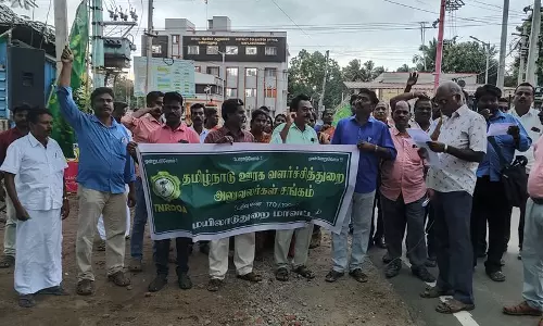 ஊரக வளர்ச்சி துறை அலுவலர்கள் ஆர்ப்பாட்டம் ஊரக வளர்ச்சி துறை அலுவலர்கள் ஆர்ப்பாட்டம்