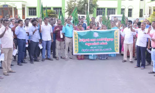 ஊரக வளர்ச்சித்துறை அலுவலர் சங்கம் ஆர்ப்பாட்டம் ஊரக வளர்ச்சித்துறை அலுவலர் சங்கம் ஆர்ப்பாட்டம்