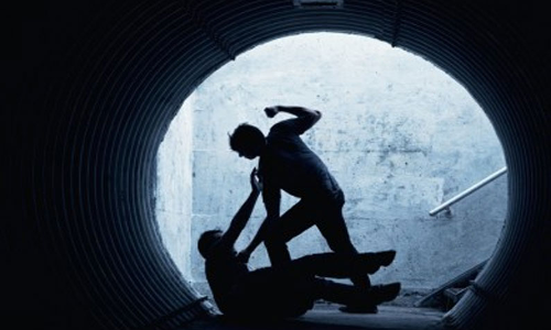 விபத்து ஏற்படுத்திய அரசு பஸ் டிரைவருக்கு தர்ம-அடி விபத்து ஏற்படுத்திய அரசு பஸ் டிரைவருக்கு தர்ம-அடி