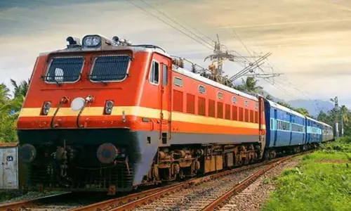 கடந்த ஆண்டு மட்டும் ரெயில் கட்டண சலுகைக்காக ரூ.62 ஆயிரம் கோடி செலவு - மத்திய மந்திரி தகவல் கடந்த ஆண்டு மட்டும் ரெயில் கட்டண சலுகைக்காக ரூ.62 ஆயிரம் கோடி செலவு - மத்திய மந்திரி தகவல்