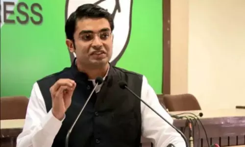 காங்கிரசில் அடுத்தடுத்து திருப்பம்... பதவியில் இருந்து தேசிய செய்தி தொடர்பாளர் ராஜினாமா