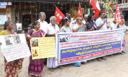 அமைப்புசாரா தொழிலாளர்கள் ஆர்ப்பாட்டம் அமைப்புசாரா தொழிலாளர்கள் ஆர்ப்பாட்டம்