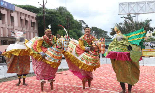 பொள்ளாச்சிக்கு வந்த முதல்-அமைச்சர் மு.க.ஸ்டாலினுக்கு தி.மு.க.வினர் உற்சாக வரவேற்பு