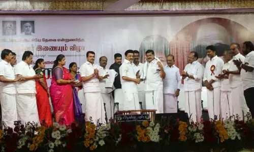 அ.தி.மு.க., தே.மு.தி.க. முன்னாள் எம்.எல்.ஏ.க்கள் உள்பட 55 ஆயிரம் பேர் தி.மு.க.வில் இணைந்தனர்