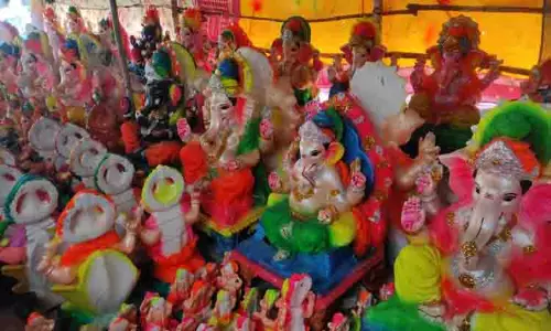 கரூா் பகுதியில் விநாயகா் சிலை விற்பனை மும்முரம்