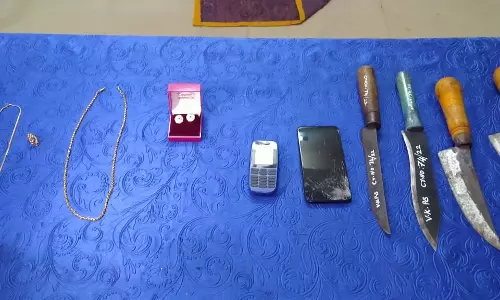முகமூடி கொள்ளையர்கள் 4 பேர் கைது முகமூடி கொள்ளையர்கள் 4 பேர் கைது