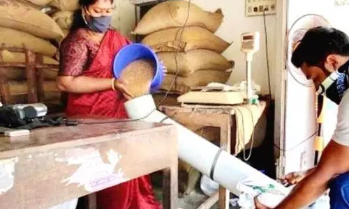 ஓணம் பண்டிகை: கேரளாவில் ரேஷன் கார்டுதாரர்களுக்கு உணவு பொருட்கள் வழங்கும் பணி தொடக்கம்