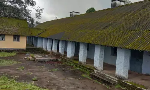 பழைய கட்டிடத்தை ஆராய்ச்சி மையமாக மாற்ற வேண்டும் பழைய கட்டிடத்தை ஆராய்ச்சி மையமாக மாற்ற வேண்டும்