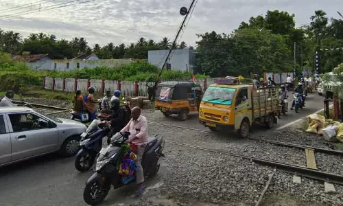 ரெயில்வே மேம்பாலம் அமைக்கப்படுமா? ரெயில்வே மேம்பாலம் அமைக்கப்படுமா?