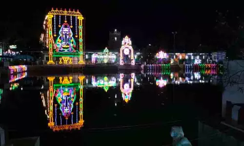 மின்விளக்கு அலங்காரத்தில் பிள்ளையார்பட்டி கோவில் மின்விளக்கு அலங்காரத்தில் பிள்ளையார்பட்டி கோவில்