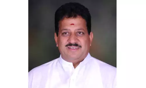 பெங்களூருவில் பா.ஜனதா எம்.எல்.ஏ. கார் மீது முட்டை வீச்சு