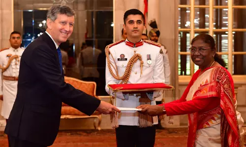 நான்கு நாடுகளின் தூதர்கள் தங்களது நியமன பத்திரங்களை ஜனாதிபதியிடம் வழங்கினர்