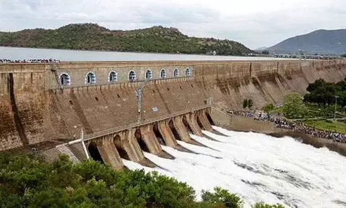 மேட்டூர் அணைக்கு நீர்வரத்து 50 ஆயிரம் கன அடியாக அதிகரிப்பு - 11 மாவட்டங்களுக்கு வெள்ள அபாய எச்சரிக்கை மேட்டூர் அணைக்கு நீர்வரத்து 50 ஆயிரம் கன அடியாக அதிகரிப்பு - 11 மாவட்டங்களுக்கு வெள்ள அபாய எச்சரிக்கை