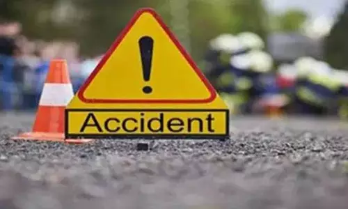 நாமக்கல் அருகே  மோட்டார் சைக்கிள்கள் மோதல்; என்ஜினீயர் உள்பட 2 பேர் பலி