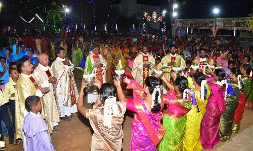 சாயல்குடி அன்னை வேளாங்கண்ணி ஆலய கொடியேற்று விழா சாயல்குடி அன்னை வேளாங்கண்ணி ஆலய கொடியேற்று விழா
