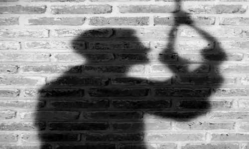 குடிப்பழக்கத்தை மனைவி கண்டித்ததால்   தொழில் அதிபர் தற்கொலை