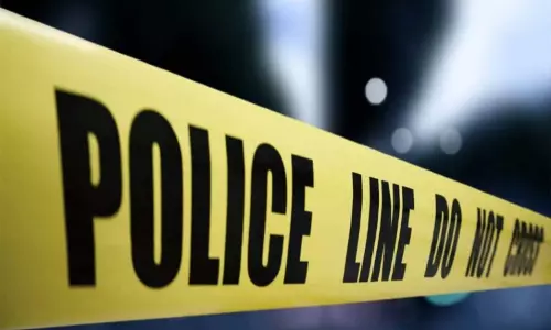 மராட்டியத்தில் கொடூரம்:  பள்ளிக்கு சென்ற மாணவியின் சடலம் பைக்குள் கண்டெடுப்பு