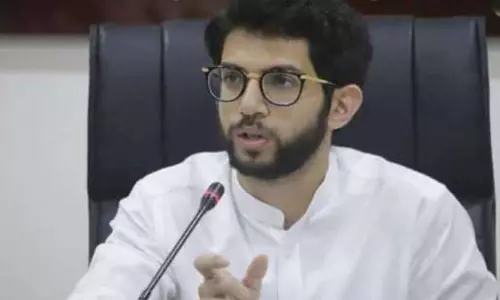 சிவாஜி பார்க்கில் தசரா பொதுக்கூட்டம் சிவசேனா விண்ணப்பத்தை அதிகாரிகள் ஏற்கவில்லை- ஆதித்ய தாக்கரே குற்றச்சாட்டு