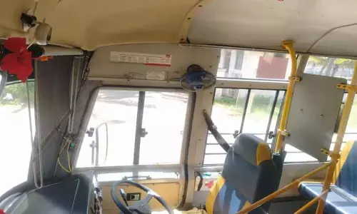 தனியார் பள்ளி வாகனங்களில் கண்காணிப்பு கேமரா பொருத்தம் தனியார் பள்ளி வாகனங்களில் கண்காணிப்பு கேமரா பொருத்தம்