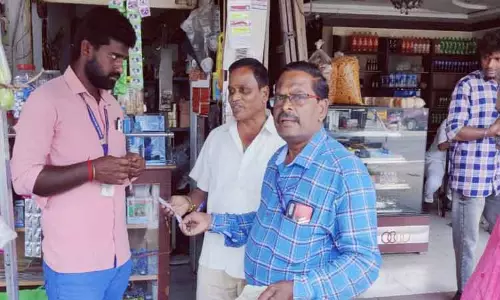 பொது இடத்தில் புகைபிடித்த 8 பேருக்கு அபராதம் பொது இடத்தில் புகைபிடித்த 8 பேருக்கு அபராதம்