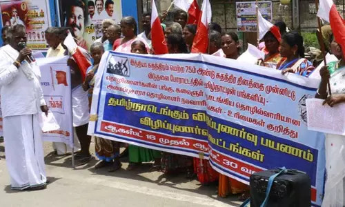 அமைப்புசாரா தொழிலாளர்கள் ஆர்ப்பாட்டம் அமைப்புசாரா தொழிலாளர்கள் ஆர்ப்பாட்டம்