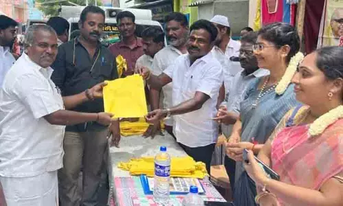 துணி பைகளை பயன்படுத்த வேண்டும்