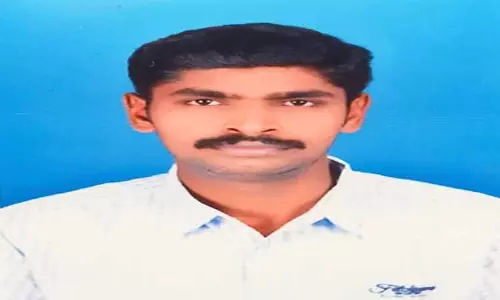 பெருந்துறை அருகே நடந்த விபத்தில்  கார் மெக்கானிக் பலி