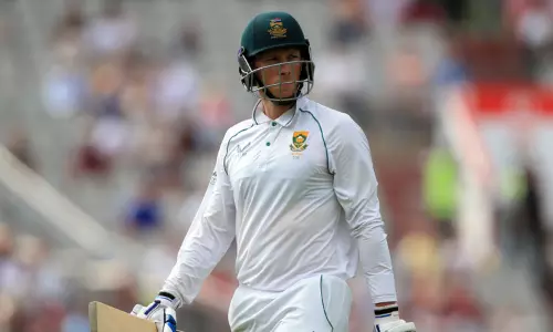 இங்கிலாந்துக்கு எதிரான கடைசி டெஸ்ட்; தென் ஆப்பிரிக்க வீரர் ரஸ்ஸி வான் டெர் டுசென் விலகல்