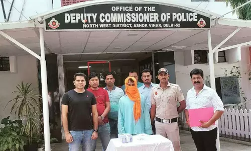 ஆன்லைன் விளையாட்டில் அடிமை; நகை கடையில் பொம்மை துப்பாக்கியுடன் கொள்ளையில் ஈடுபட்ட நபர்