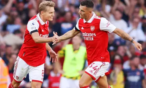 பிரீமியர் லீக் கால்பந்து : அர்செனல் அணி வெற்றி