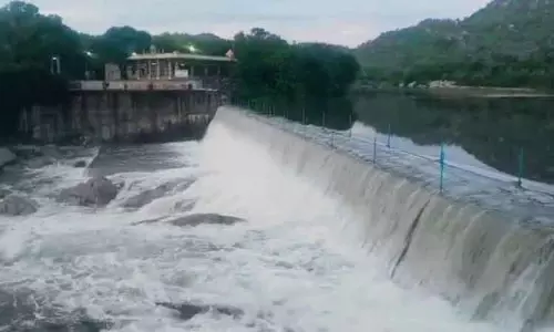 புல்லூர் தடுப்பணை மீண்டும் நிரம்பி பாலாற்றில் வெள்ளப்பெருக்கு